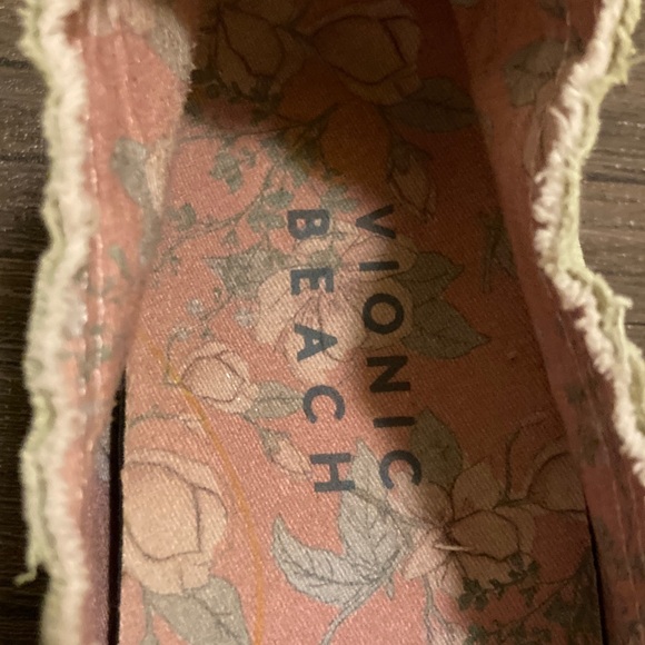 VIONIC - WOMEN'S LAGUNA BEACH CANVAS SHOES (Frosty Spruce) Size 9 - Picture 2 of 5